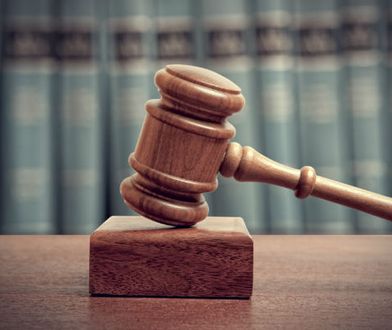 Eksmisja samotnego ojca z synem wstrzymana. Interweniował wiceminister Patryk Jaki