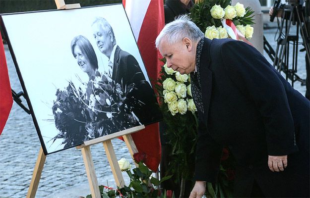 "Sueddeutsche Zeitung": Jarosław Kaczyński wykorzystuje pamięć o Lechu Kaczyńskim
