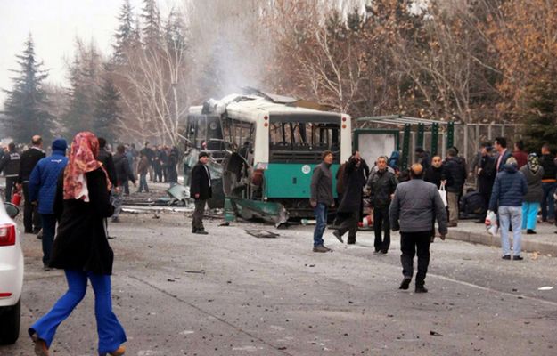 Turcja: W zamachu bombowym w Kayseri zginęło 13 żołnierzy, 48 rannych