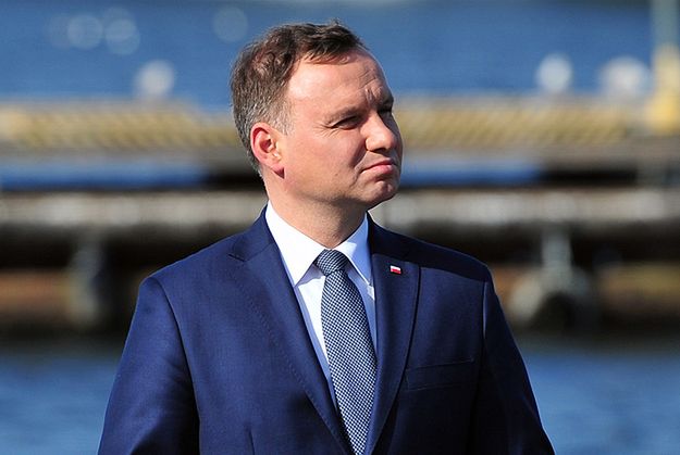 Prezydent Andrzej Duda z opóźnieniem doleciał na Węgry