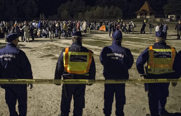 HRW: węgierscy policjanci i żołnierze pobili grupę imigrantów