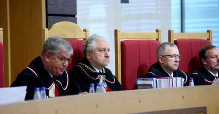 KE przypomina o zaleceniach dla Polski w sprawie publikacji wyroków TK