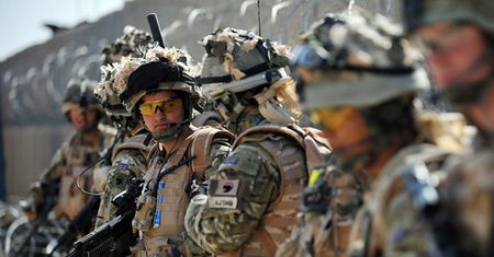 Dwa alarmy terrorystyczne w Wielkiej Brytanii. Wzmocniono patrole wokół baz wojskowych