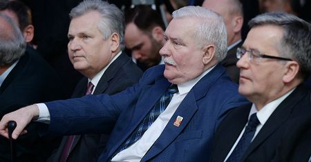 "Resortowe Dzieci. Politycy". WP dotarła do fragmentów książki. Opisano w niej powiązania Komorowskiego, Kwaśniewskiego i Wałęsy