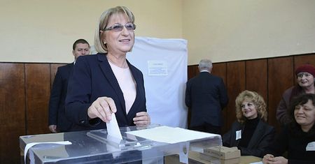 Wybory prezydenckie w Bułgarii i Mołdawii. W obu krajach głosujący wybierają pomiędzy kobietą i mężczyzną