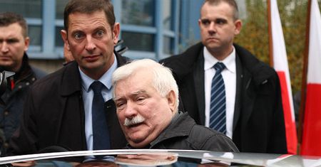 BOR rezygnuje z ochrony byłych prezydentów za granicą. "Generowała olbrzymie koszty"