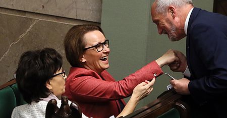 Posłowie pytali minister Annę Zalewską o powody i skutki wprowadzenia reformy edukacji