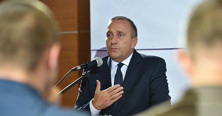 Protest związkowców w Ministerstwie Zdrowia. Schetyna: PiS nie wyciąga wniosków z "białego miasteczka"