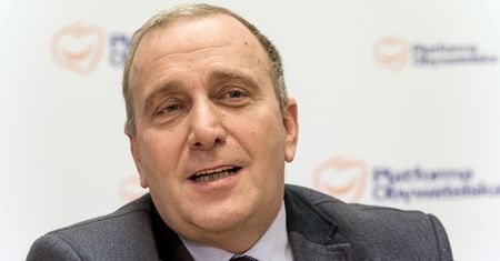 Grzegorz Schetyna o dwukadencyjności wg PiS i PO: różnica jak między koniem a koniakiem