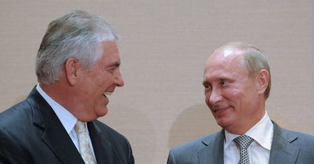 USA: Rex Tillerson musi odpowiedzieć na pytania o związki z Władimirem Putinem