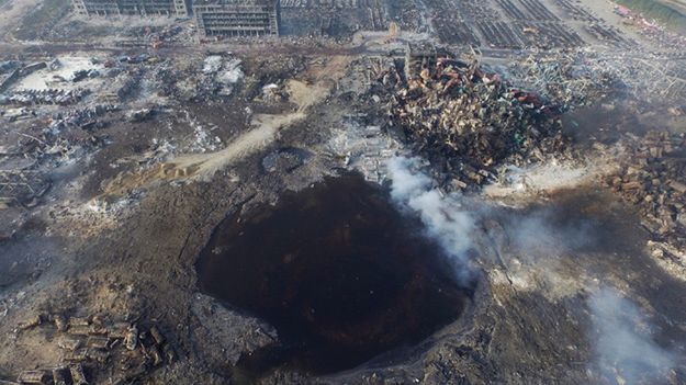 Po serii eksplozji w Tiencin powstał ogromny lej