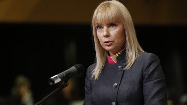 Elżbieta Bieńkowska w grudniu 2014 r.