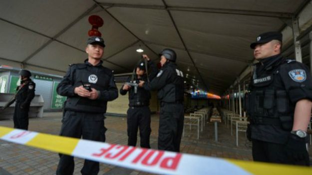 Mężczyzna z nożem zaatakował w przedszkolu. 11 dzieci rannych