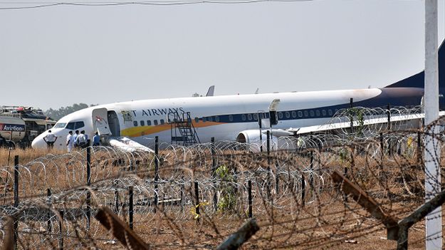 Samolot linii Jet Airways wypadł z pasa podczas próby startu