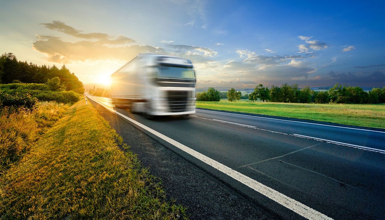 Europa przyspiesza z elektryfikacją flot. Polska odpowiada kalkulatorem