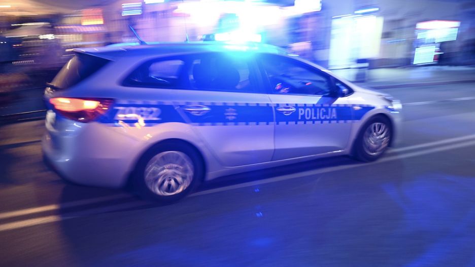 Nocna interwencja policji - zdjęcie ilustracyjne