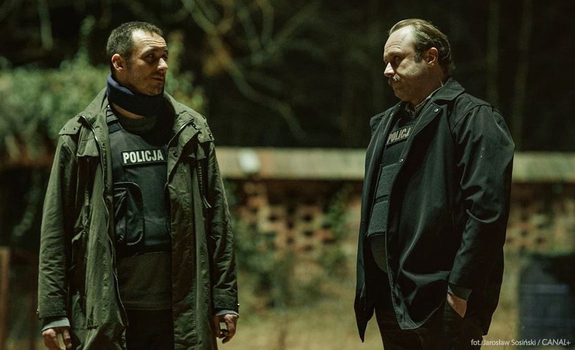 Leszek Lichota i Michał Żurawski w serialu "Kruk. Czorny Woron nie śpi" to mieszanka wybuchowa. Dosłownie