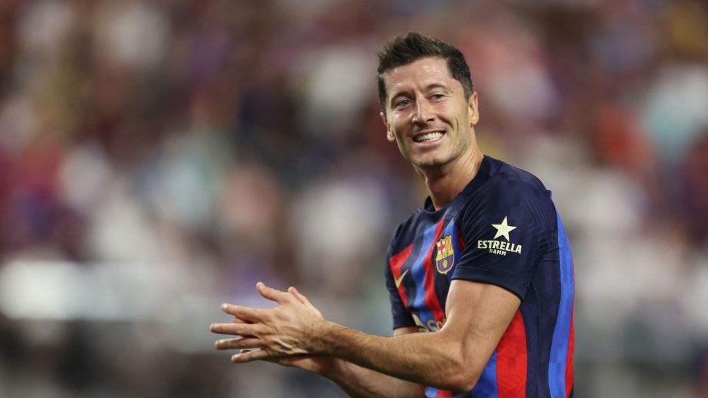 Robert Lewandowski podczas swojego debiutu w Barcelonie, w meczu przeciwko Realowi Madryt