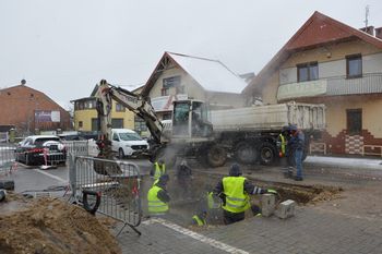 Bełchatów: Awaria ciepłownicza w rejonie ulicy Nehrebeckiego