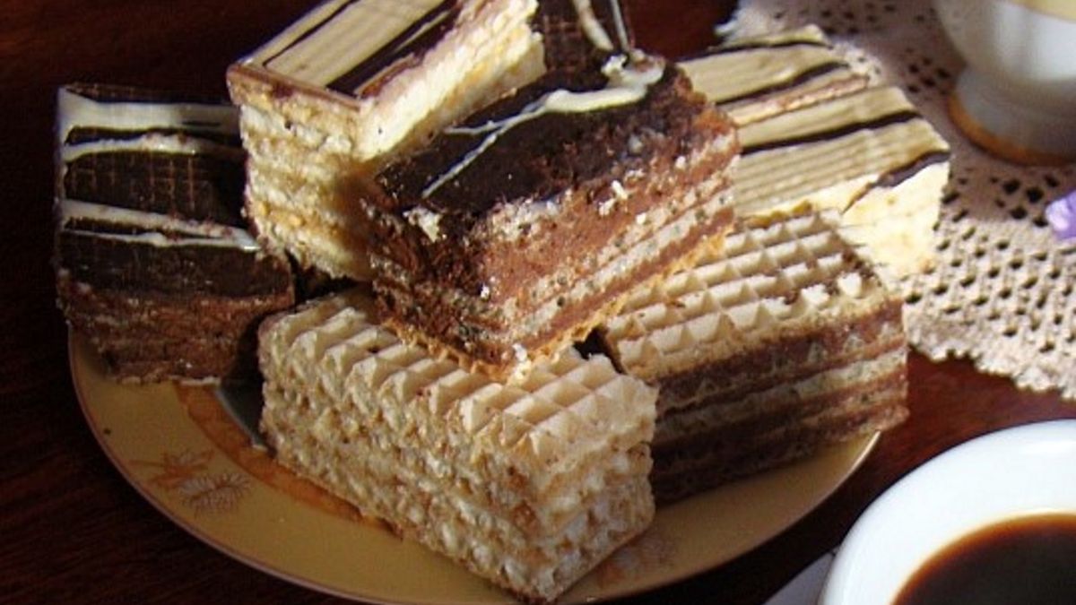 Wafle przekładane masą kakaową to przysmak wielu Polaków.