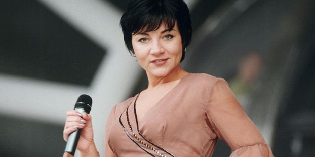 Shazza pisze książkę autobiograficzną