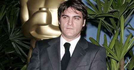 Joaquin Phoenix rapuje na poważnie