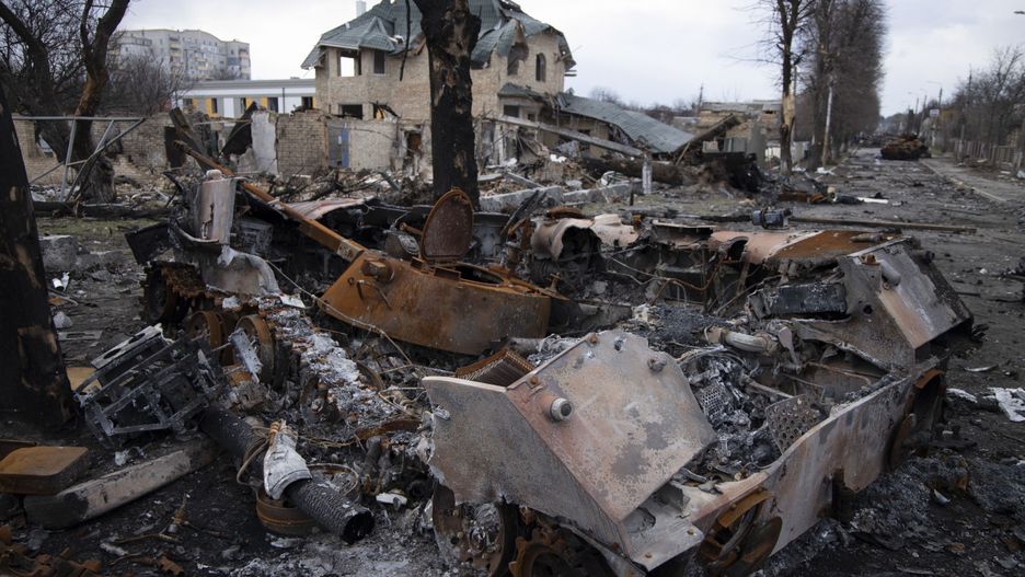 A general view of a street with destroyed Russian military machinery is seen in the recaptured by the Ukrainian army Bucha city near Kyiv (Kiev), Ukraine, 04 April 2022. From the recaptured territory of Kyiv's area more than 410 bodies of killed civilian people were carried for exhumation and expert examination. The UN Human Rights Council has decided to launch an investigation into the violations committed after Russia's full-scale invasion of Ukraine as Ukrainian Parliament reported. On 24 February, Russian troops had entered Ukrainian territory in what the Russian president declared a 'special military operation', resulting in fighting and destruction in the country, a huge flow of refugees, and multiple sanctions against Russia. EPA/STANISLAV KOZLIUK Dostawca: PAP/EPA.