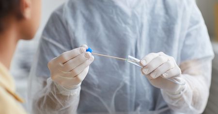Pilne spotkanie ministrów zdrowia grupy G7. Powodem wariant Omikron
