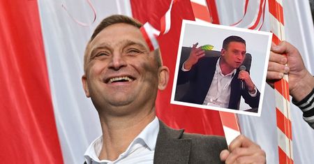 Bąkiewicz w liceum. Dyrektor przekonuje, że nie wiedział