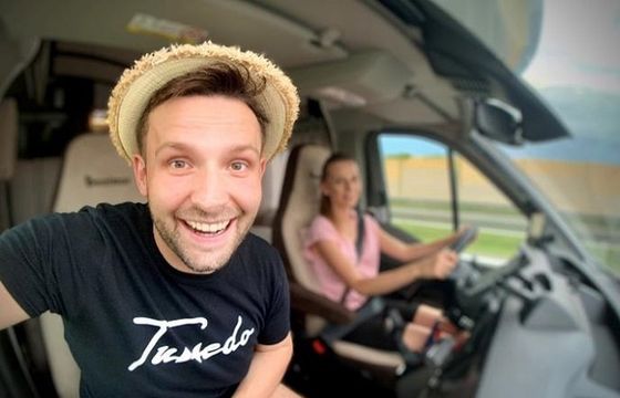 „Kamperem po Południu” w TVP Polonia. Prowadzącym Karol Gnat