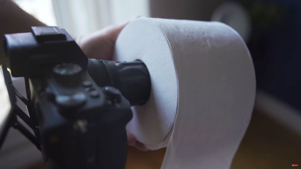 ”Najrzadszy obiektyw podczas pandemii”, czyli papier toaletowy z soczewką 1