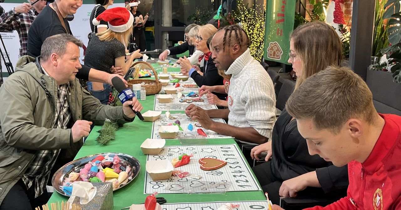 Łódź: Charytatywna akcja. Znane osoby dekorowały pierniki