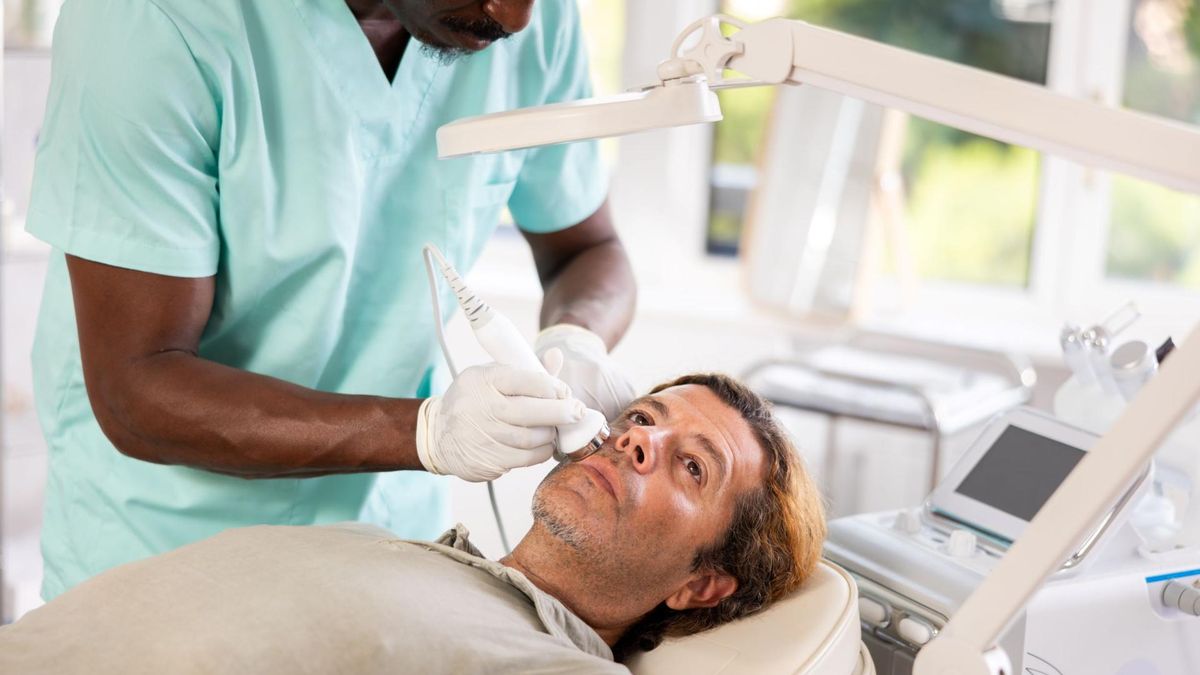 Fonoforeza jest całkowicie bezbolesnym zabiegiem z zakresu rehabilitacji.