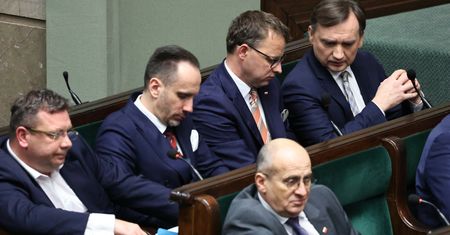 "Powinni opuścić parlament". Bosak ocenił posłów Ziobry