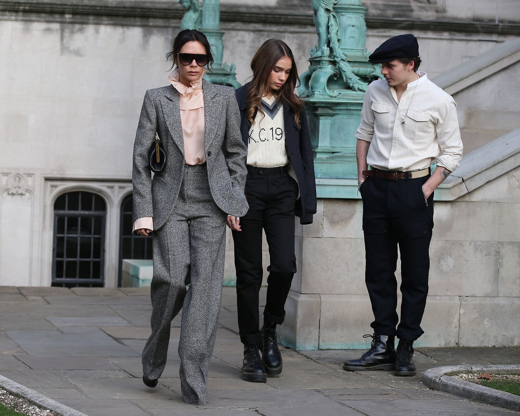 Victoria Beckham, Hana Cross i Brooklyn Beckham