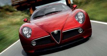 Alfa Romeo 8C i Maserati do serwisów