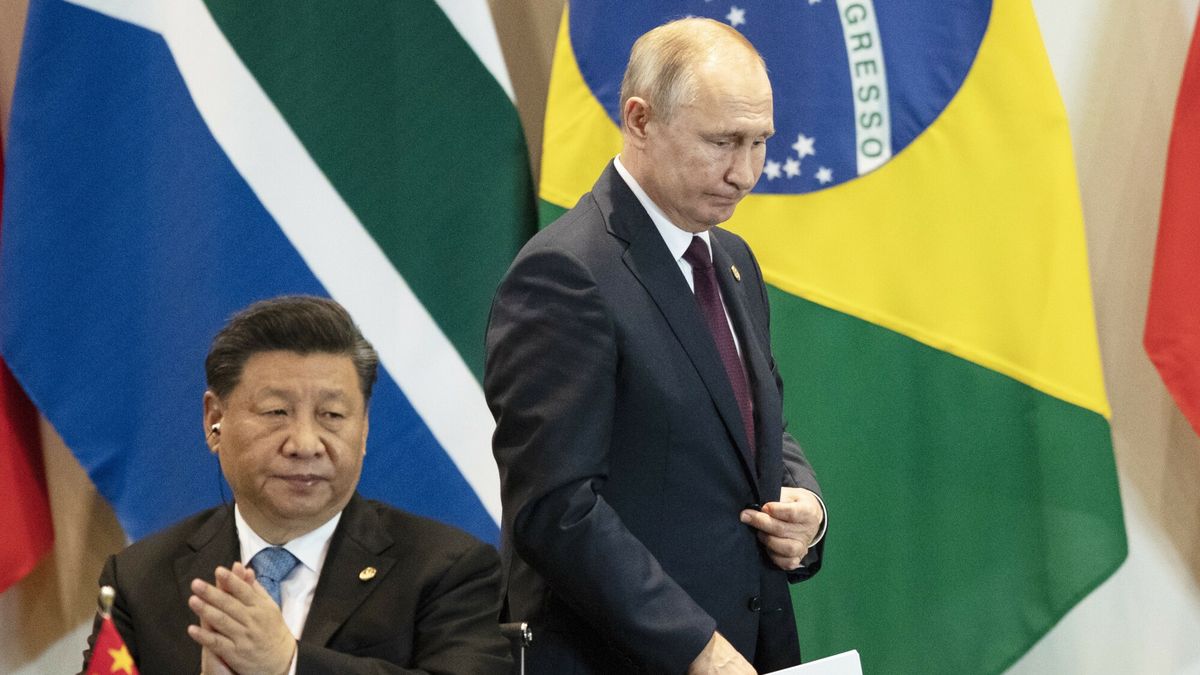  Xi Jinping i Wladimir Putin podczas szczytu BRICS w Brasili