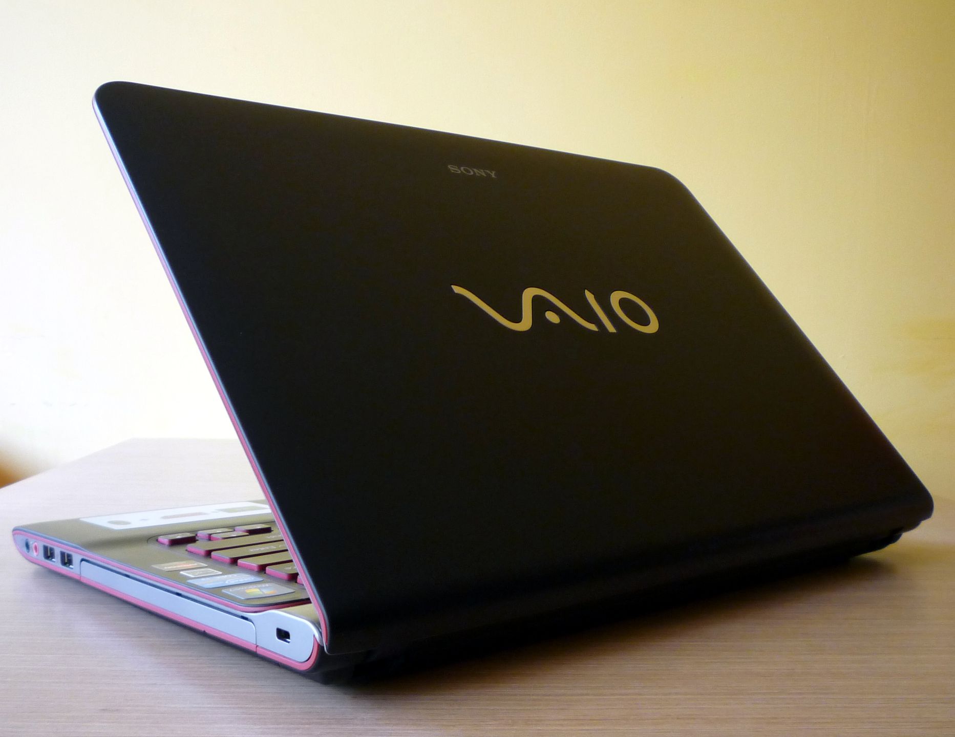 Sony VAIO E14 – 14-calowy obiekt pożądania [test] 2