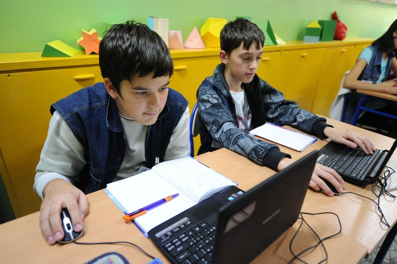 Szczecinek: Szkoły z dotacjami na pracownie informatyczne AI