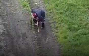 Uznała babcię za zmarłą. Nagle ukazała się na filmie. Wieści z Ukrainy