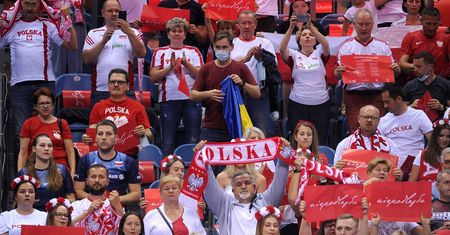 Ile lat ma najstarsza kibicka w Polsce? Pojawiła się na trybunach!