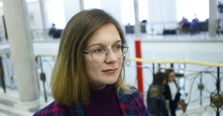 Posłanka Lewicy jednak odwołana. Manifestacja PiS i Konfederacji