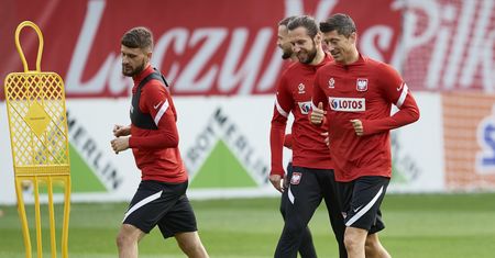 Show Roberta Lewandowskiego na treningu kadry. Łukasz Fabiański był bezradny