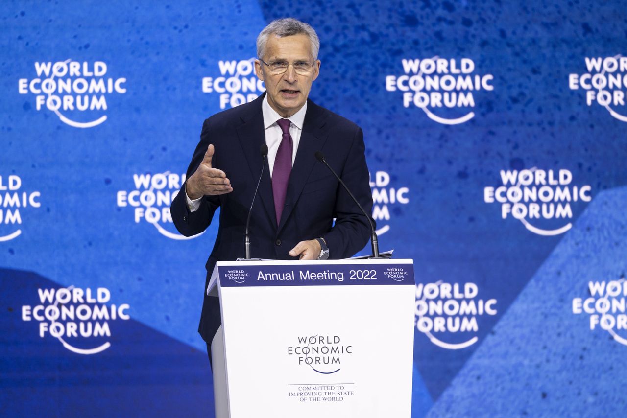 Stoltenberg w Davos: Putin chciał mniej NATO u swoich granic, jednak teraz będzie go więcej.  EPA/GIAN EHRENZELLER 
Dostawca: PAP/EPA.