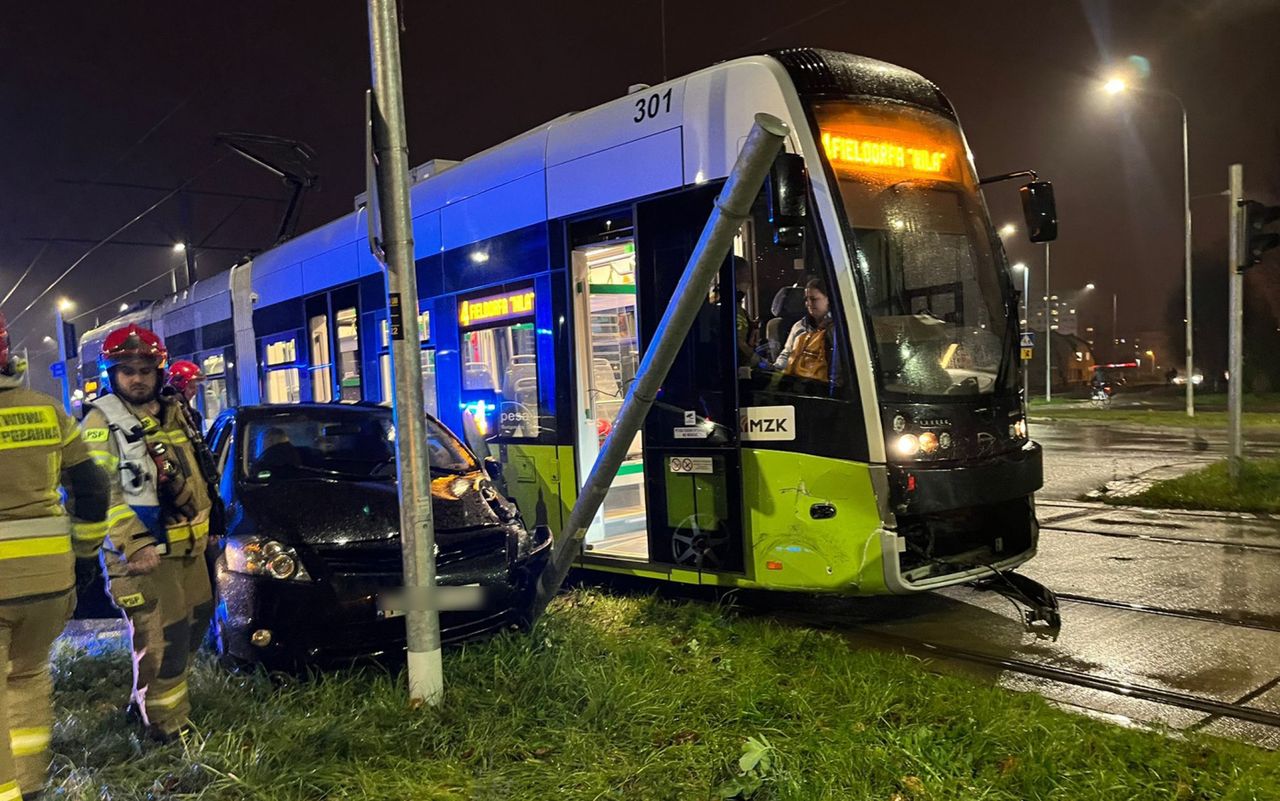Gorzów: Kierująca toyotą wjechała wprost pod tramwaj