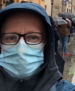 Ogromne kolejki na szczepienie bez zapisów, "brakuje informacji". Sznur chętnych do punktów szczepień