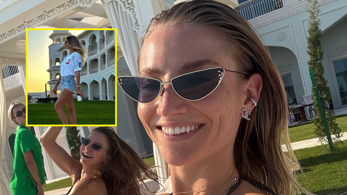 Agata Sieramska w Katarze, w miniaturze jej stylizacja meczowa, a w tle Anna Lewandowska