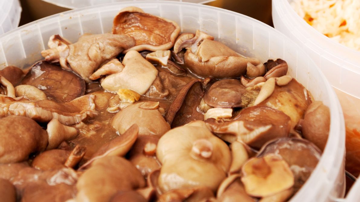 Marynowane grzyby są znacznym obciążeniem dla żołądka i wątroby