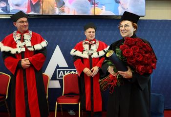 Lublin: Teresa Bogacka odebrała tytuł doktora honoris causa Lubelskiej Akademii WSEI. "Człowiek, któremu nie jest wszystko jedno". Zobacz zdjęcia