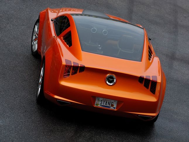 2006 Ford Mustang Giugiaro Concept (fot. wallpapermydesktop.com)